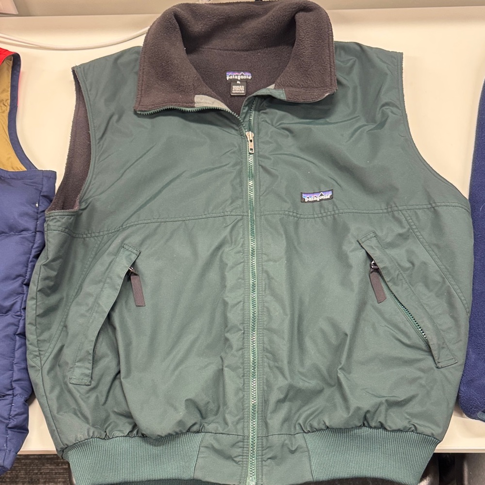 Patagonia Vintage 1997 Forest Green Vest with Fleece Collar